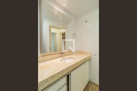Banheiro de apartamento para alugar com 1 quarto, 46m² em Cristal, Porto Alegre