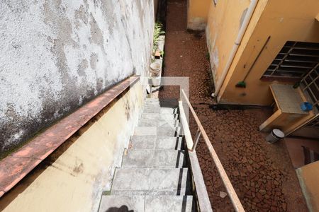 Casa à venda com 160m², 4 quartos e 2 vagasEscada