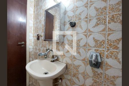 Casa à venda com 242m², 2 quartos e 2 vagasLavabo