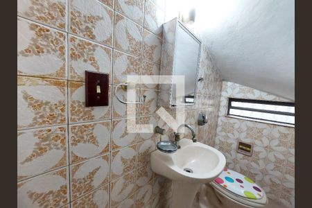 Casa à venda com 242m², 2 quartos e 2 vagasLavabo