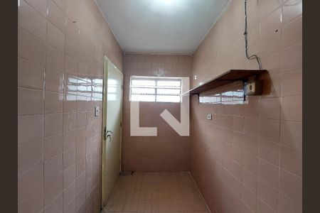 Casa à venda com 242m², 2 quartos e 2 vagasLavanderia