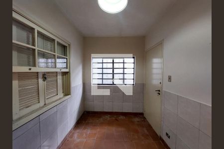 Casa à venda com 242m², 2 quartos e 2 vagasQuarto na Área de Serviço