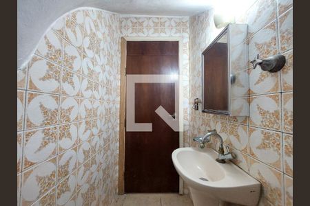 Casa à venda com 242m², 2 quartos e 2 vagasLavabo