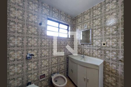 Casa à venda com 242m², 2 quartos e 2 vagasBanheiro 2