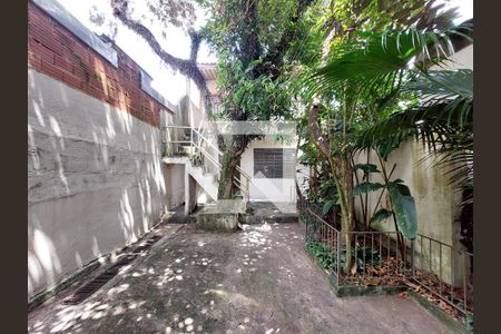 Casa à venda com 242m², 2 quartos e 2 vagasQuintal