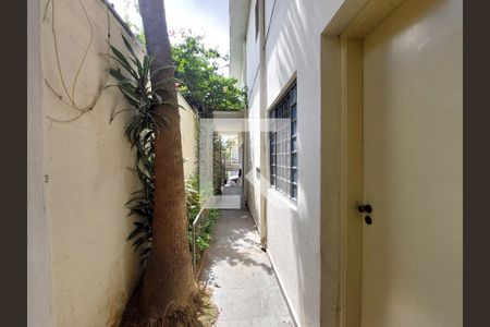Casa à venda com 242m², 2 quartos e 2 vagasCorredor