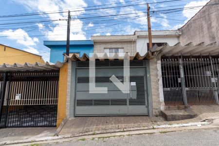 Casa à venda com 74m², 2 quartos e 1 vaga Casa à venda com 74m², 2 quartos e 1 vagaFachada