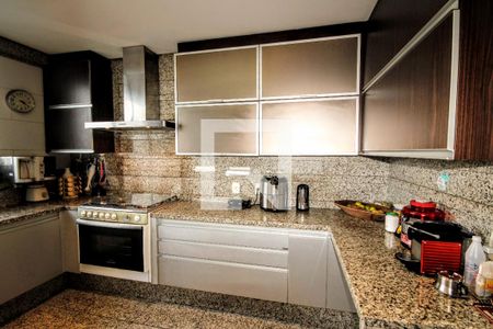 Apartamento à venda com 360m², 5 quartos e 4 vagasCozinha 