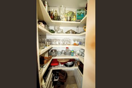 Apartamento à venda com 360m², 5 quartos e 4 vagasDespensa