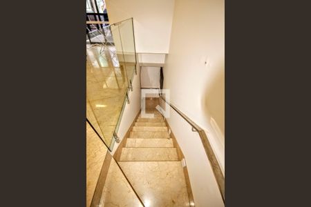 Apartamento à venda com 360m², 5 quartos e 4 vagasEscada