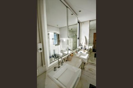 Apartamento à venda com 360m², 5 quartos e 4 vagasSuíte 4 - Banheiro