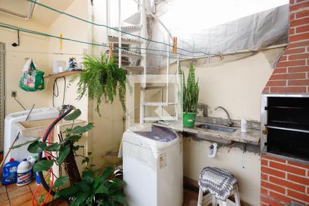 Casa à venda com 180m², 3 quartos e 3 vagas Casa à venda com 180m², 3 quartos e 3 vagasLavanderia