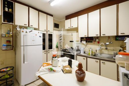 Casa à venda com 180m², 3 quartos e 3 vagas Casa à venda com 180m², 3 quartos e 3 vagasCozinha