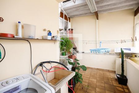 Casa à venda com 180m², 3 quartos e 3 vagas Casa à venda com 180m², 3 quartos e 3 vagasLavanderia