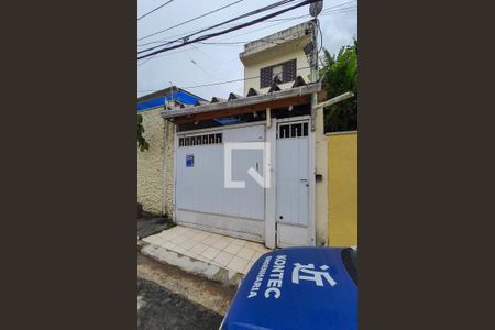 Casa à venda com 180m², 3 quartos e 3 vagas Casa à venda com 180m², 3 quartos e 3 vagasFachada