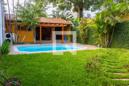 Casa à venda com 497m², 5 quartos e 3 vagas Casa à venda com 497m², 5 quartos e 3 vagasÁrea de Lazer - Piscina