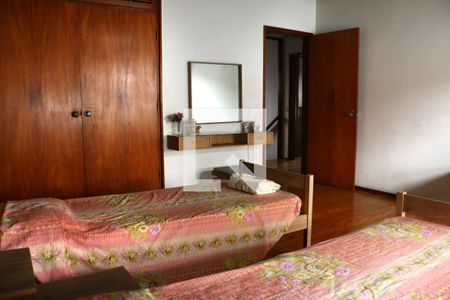 Casa à venda com 740m², 4 quartos e 2 vagasQuarto 2 - Armários