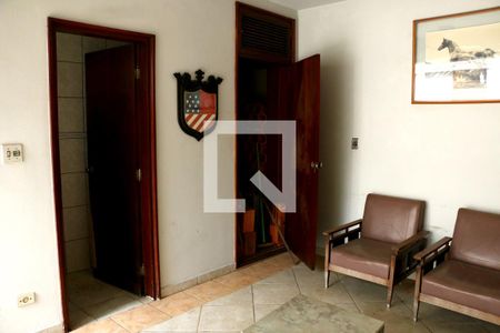 Casa à venda com 740m², 4 quartos e 2 vagasSala