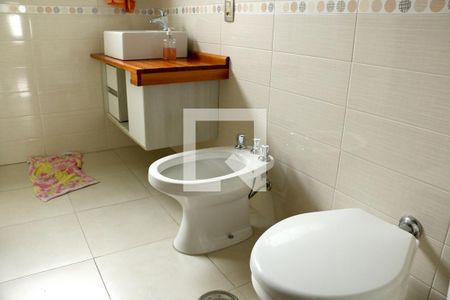 Casa à venda com 740m², 4 quartos e 2 vagasDetalhe do Banheiro da Suite