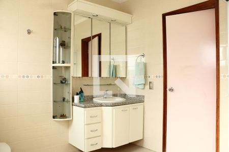 Casa à venda com 740m², 4 quartos e 2 vagasBanheiro Corredor