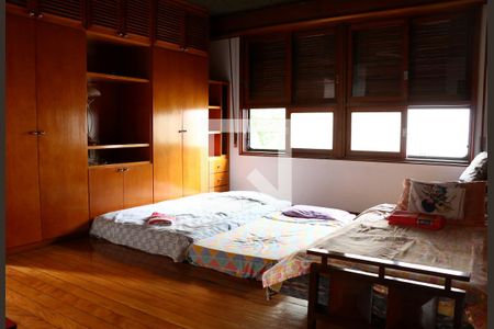 Casa à venda com 740m², 4 quartos e 2 vagasQuarto 1 - Armários