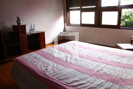 Casa à venda com 740m², 4 quartos e 2 vagasSuíte