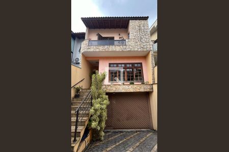 Casa à venda com 300m², 3 quartos e 4 vagas Casa à venda com 300m², 3 quartos e 4 vagasEntrada