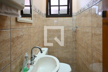 Casa à venda com 300m², 3 quartos e 4 vagas Casa à venda com 300m², 3 quartos e 4 vagasBanheiro Serviço