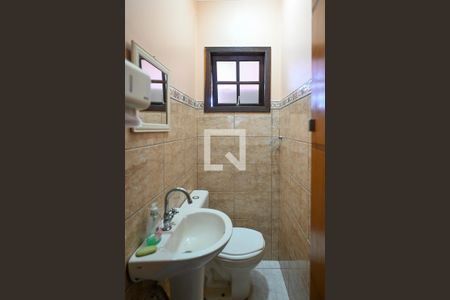 Casa à venda com 300m², 3 quartos e 4 vagas Casa à venda com 300m², 3 quartos e 4 vagasBanheiro Serviço