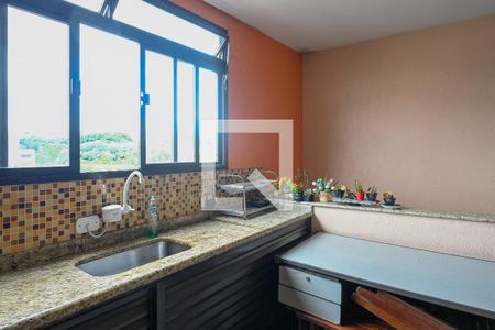 Casa à venda com 300m², 3 quartos e 4 vagas Casa à venda com 300m², 3 quartos e 4 vagasLazer