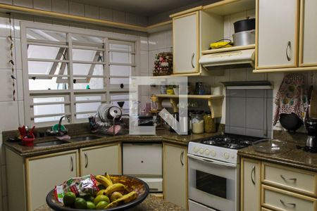 Casa à venda com 212m², 3 quartos e 2 vagas Casa à venda com 212m², 3 quartos e 2 vagasCozinha