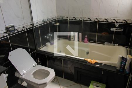 Casa à venda com 212m², 3 quartos e 2 vagas Casa à venda com 212m², 3 quartos e 2 vagasBanheiro da Suíte