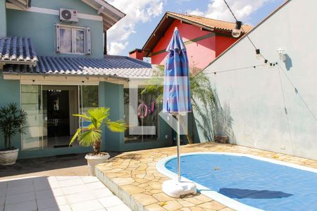 Casa à venda com 212m², 3 quartos e 2 vagas Casa à venda com 212m², 3 quartos e 2 vagasQuintal