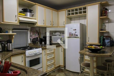 Casa à venda com 212m², 3 quartos e 2 vagas Casa à venda com 212m², 3 quartos e 2 vagasCozinha