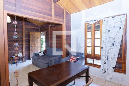 sala de casa de condomínio à venda com 2 quartos, 140m² em Balneário Água Limpa, Nova Lima