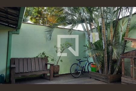 Casa à venda com 200m², 3 quartos e 3 vagas Casa à venda com 200m², 3 quartos e 3 vagasQuintal