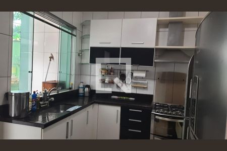 Casa à venda com 200m², 3 quartos e 3 vagas Casa à venda com 200m², 3 quartos e 3 vagasCozinha