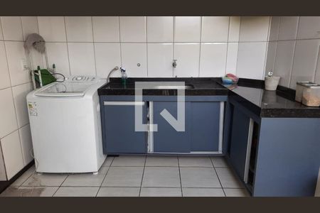 Casa à venda com 200m², 3 quartos e 3 vagas Casa à venda com 200m², 3 quartos e 3 vagasÁrea de Serviço
