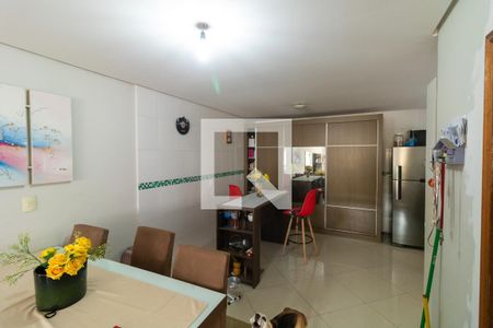 Casa de condomínio à venda com 126m², 3 quartos e 3 vagas Casa de condomínio à venda com 126m², 3 quartos e 3 vagasSala