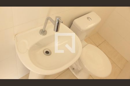 Casa à venda com 180m², 4 quartos e 2 vagasBanheiro 1