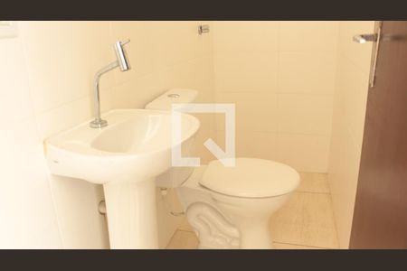 Casa à venda com 180m², 4 quartos e 2 vagasBanheiro 1