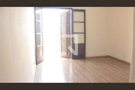 Casa à venda com 180m², 4 quartos e 2 vagasSuíte