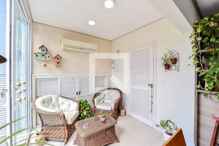 Casa à venda com 220m², 4 quartos e 2 vagas Casa à venda com 220m², 4 quartos e 2 vagasCozinha