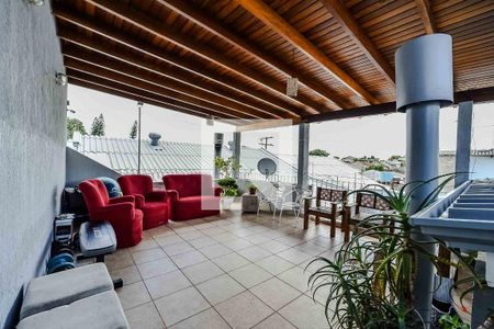 Casa à venda com 220m², 4 quartos e 2 vagas Casa à venda com 220m², 4 quartos e 2 vagasVaranda