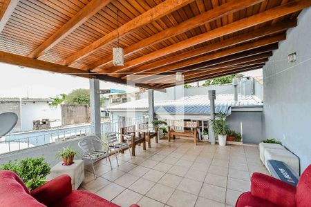 Casa à venda com 220m², 4 quartos e 2 vagas Casa à venda com 220m², 4 quartos e 2 vagasVaranda