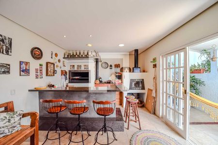 Casa à venda com 220m², 4 quartos e 2 vagas Casa à venda com 220m², 4 quartos e 2 vagasEspaço Gourmet