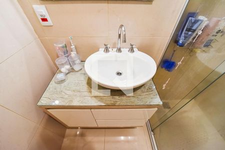 Casa à venda com 220m², 4 quartos e 2 vagas Casa à venda com 220m², 4 quartos e 2 vagasBanheiro Social 1