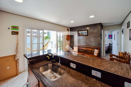 Casa à venda com 220m², 4 quartos e 2 vagas Casa à venda com 220m², 4 quartos e 2 vagasEspaço Gourmet