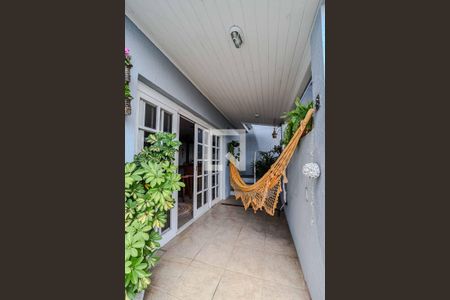 Casa à venda com 220m², 4 quartos e 2 vagas Casa à venda com 220m², 4 quartos e 2 vagasVaranda