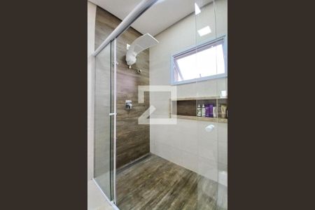 Casa de condomínio à venda com 260m², 3 quartos e 4 vagas Casa de condomínio à venda com 260m², 3 quartos e 4 vagasBanheiro da Suíte 1